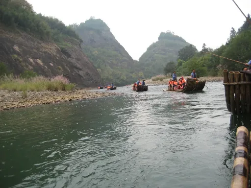 Jiuquxi River Rift古朴竹筏漂流九曲溪1.png