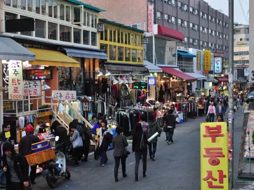 Day 07-07 Hongdae Shopping Street  (宏大购物街).png
